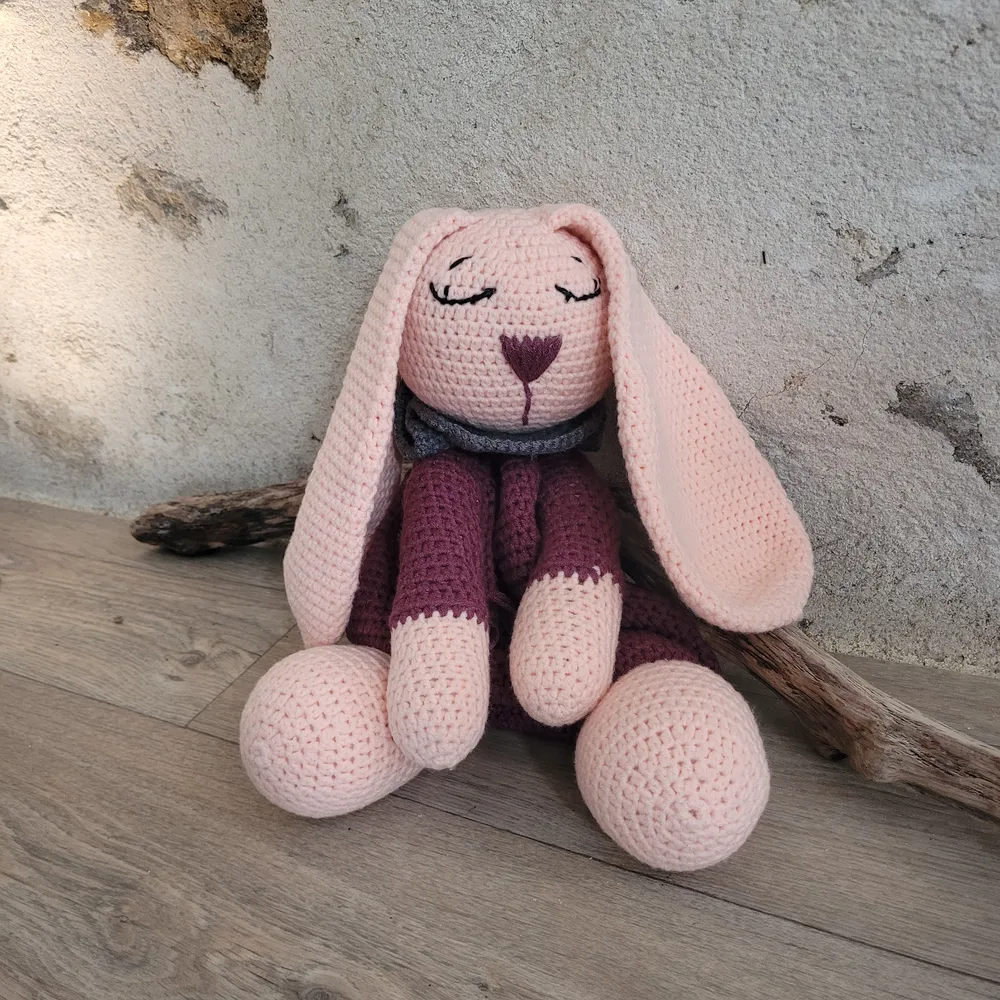 La poupée rose en crochet de Madagascar-madagascar